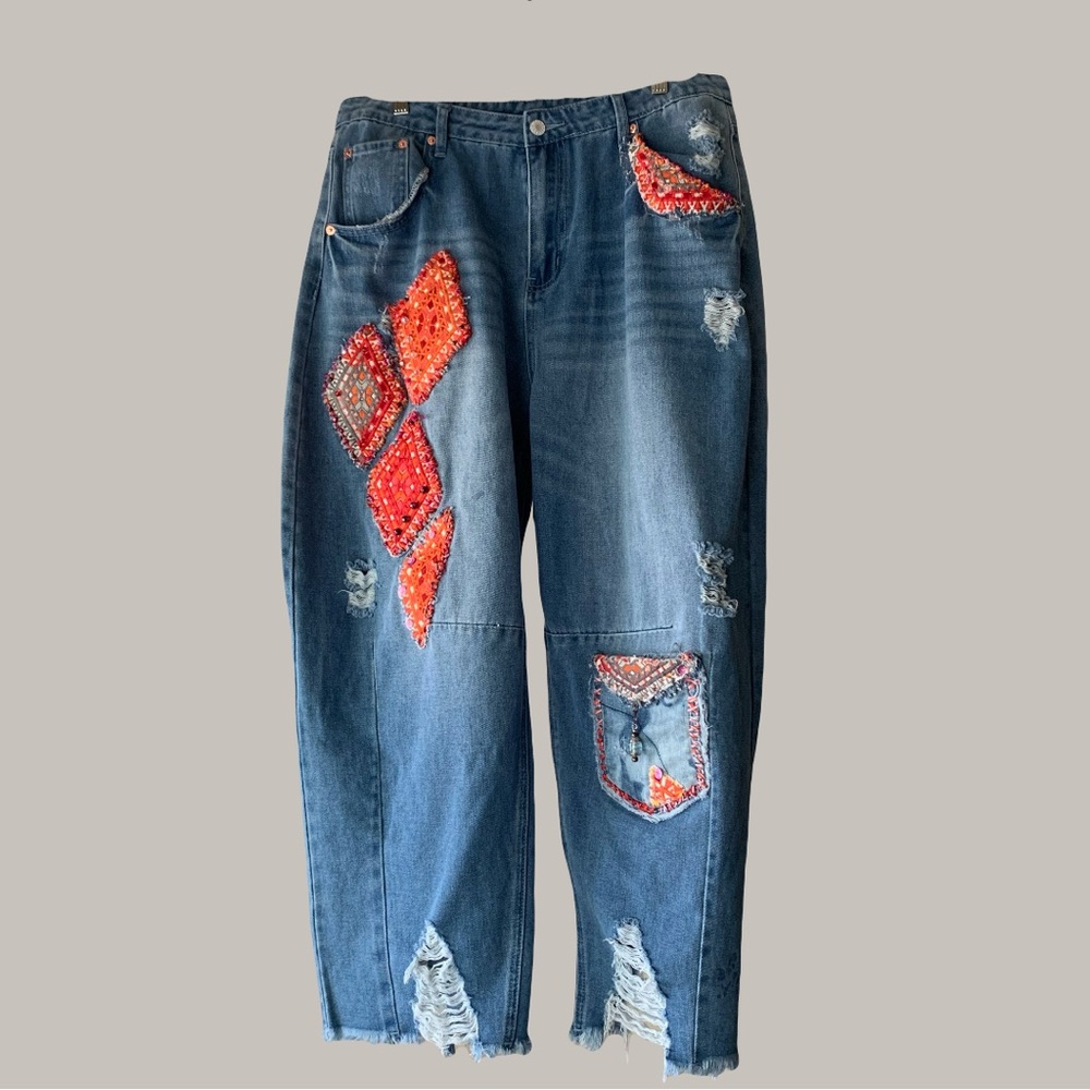 Embroidered Barrel Distressed Jeans with Applique Pocket on Leg